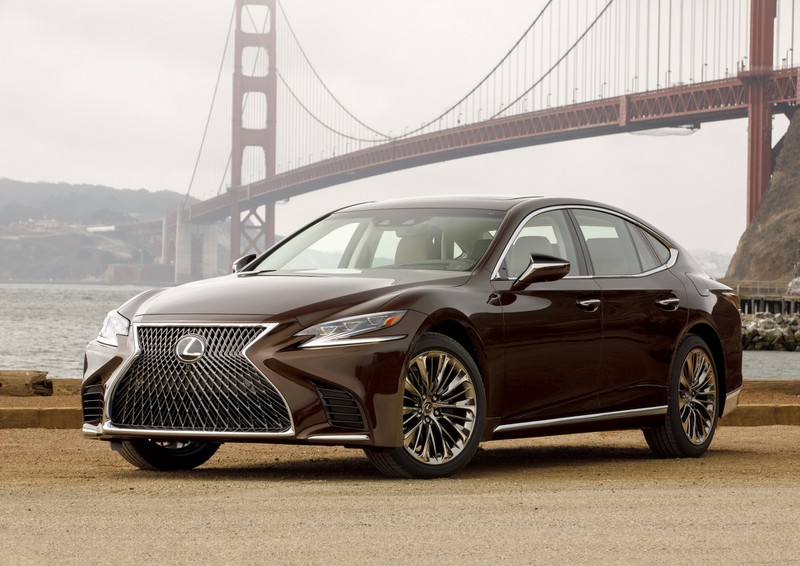 lexus ls facelift duoc trang bi dong co v8 4 xi lanh hinh 1