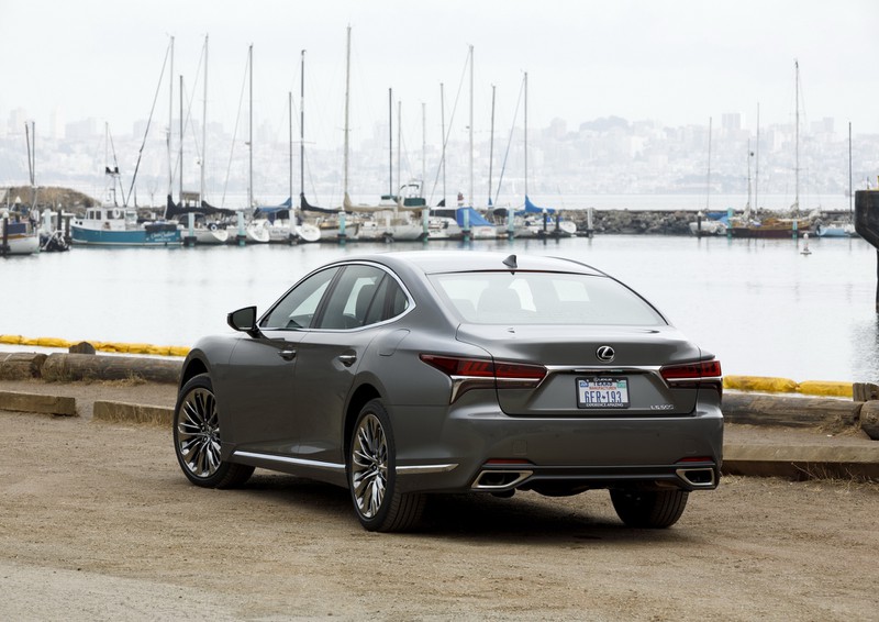lexus ls facelift duoc trang bi dong co v8 4 xi lanh hinh 2