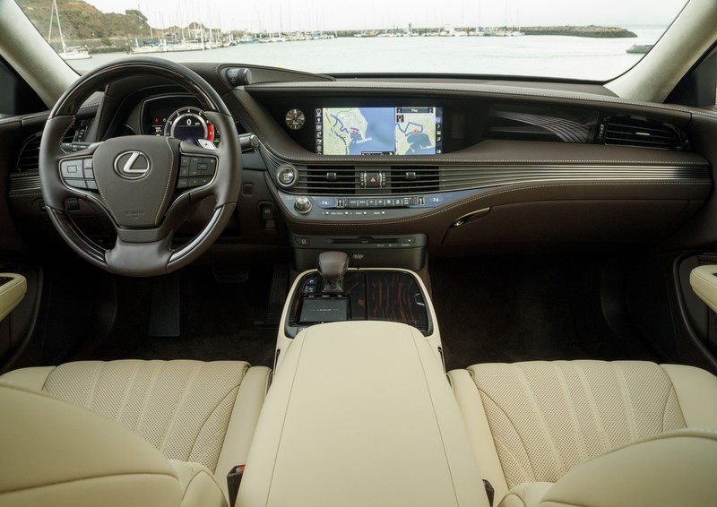 lexus ls facelift duoc trang bi dong co v8 4 xi lanh hinh 3