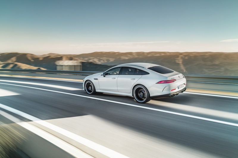 mercedes-benz amg gt 53 4matic+ vua ra mat co gi dac biet? hinh 2
