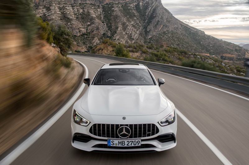 mercedes-benz amg gt 53 4matic+ vua ra mat co gi dac biet? hinh 8