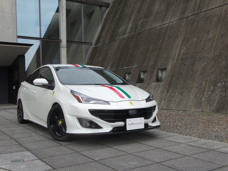 toyota prius do phong cach ferrari ff hinh 1