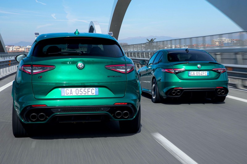alfa romeo ra mat ban nang cap cho stelvio va giulia quadrifoglio hinh 7
