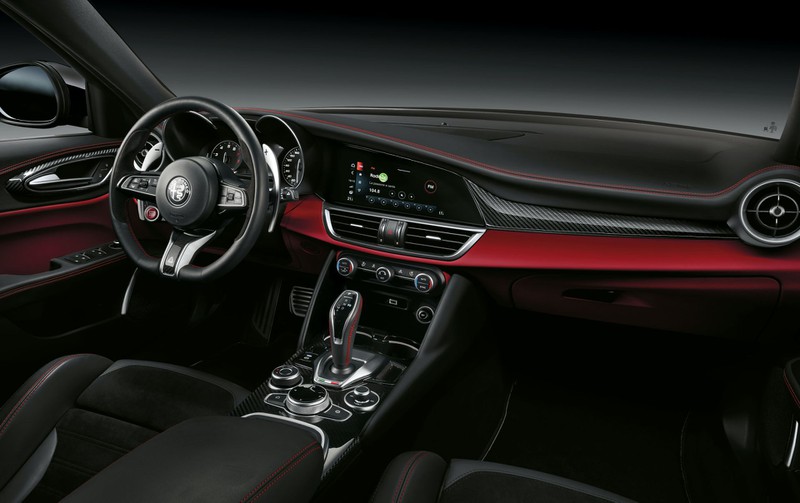 alfa romeo ra mat ban nang cap cho stelvio va giulia quadrifoglio hinh 10