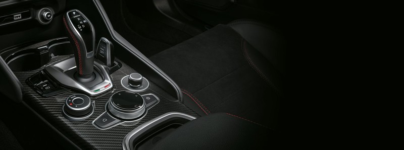 alfa romeo ra mat ban nang cap cho stelvio va giulia quadrifoglio hinh 11