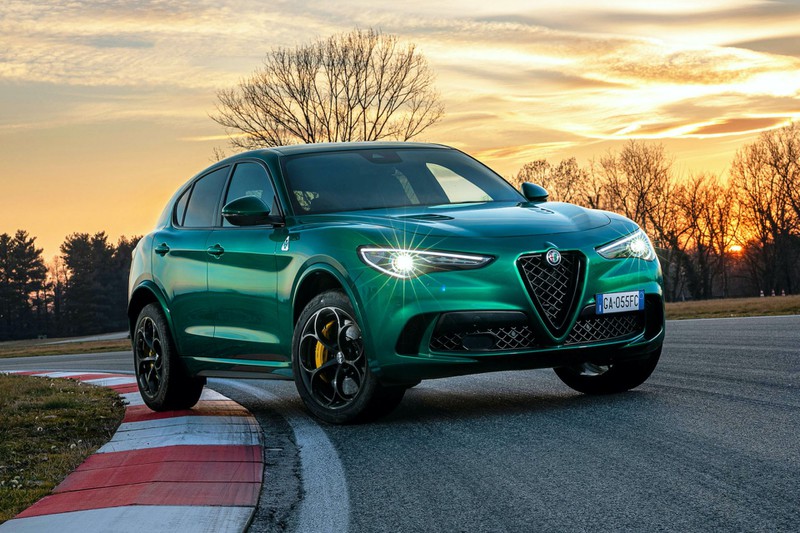 alfa romeo ra mat ban nang cap cho stelvio va giulia quadrifoglio hinh 15