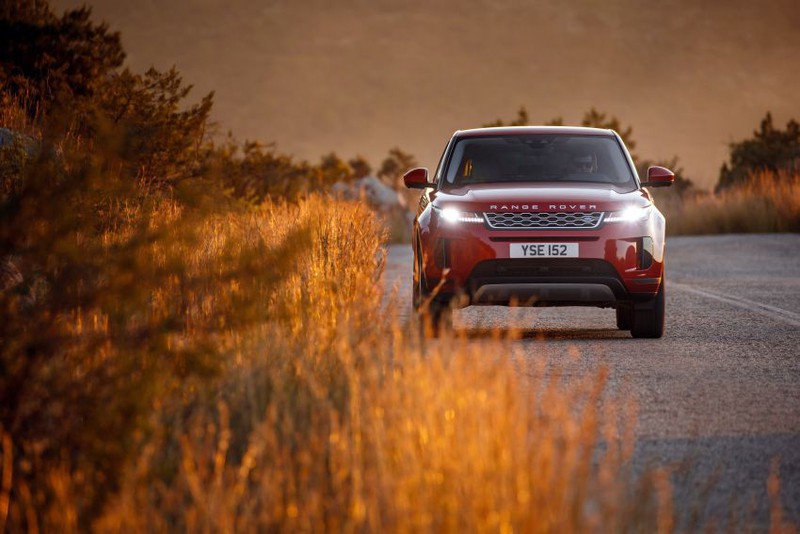 range rover evoque moi sap ra mat tai malaysia co gi khac biet? hinh 2
