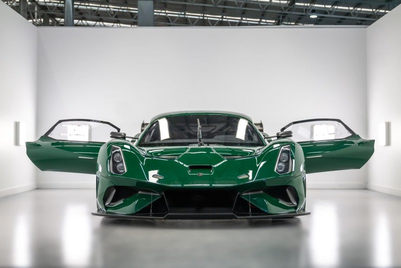 brabham ban giao sieu xe bt62 competition dau tien cho khach hang hinh 4