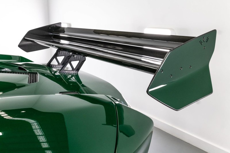 brabham ban giao sieu xe bt62 competition dau tien cho khach hang hinh 5