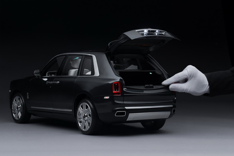 mo hinh rolls-royce cullinan ty le 1:8 hoan hao hinh 3