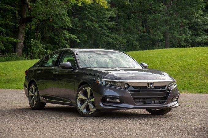 toyota camry va honda accord dau la chiec xe phu hop voi ban hinh 11
