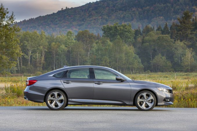 toyota camry va honda accord dau la chiec xe phu hop voi ban hinh 12