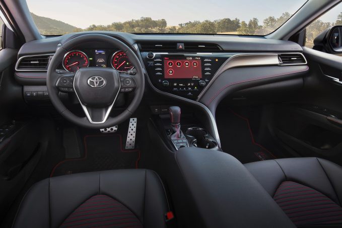 toyota camry va honda accord dau la chiec xe phu hop voi ban hinh 5