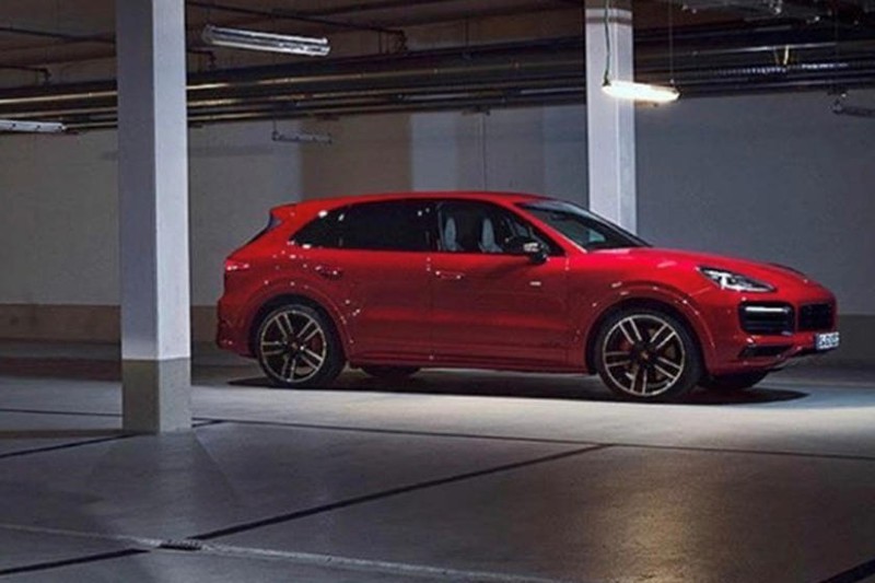 porsche cayenne coupe gts lo anh truoc ngay ra mat hinh 9