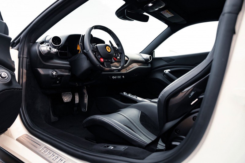 ferrari f8 tributo manh me hon sau khi qua tay hang do novitec hinh 14