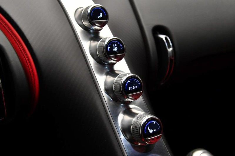 chi tiet chiec bugatti chiron dang duoc ban voi gia 3,1 trieu usd hinh 9