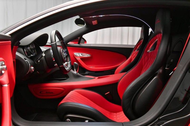 chi tiet chiec bugatti chiron dang duoc ban voi gia 3,1 trieu usd hinh 5