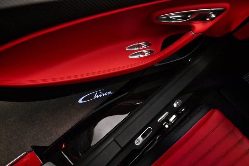 chi tiet chiec bugatti chiron dang duoc ban voi gia 3,1 trieu usd hinh 7