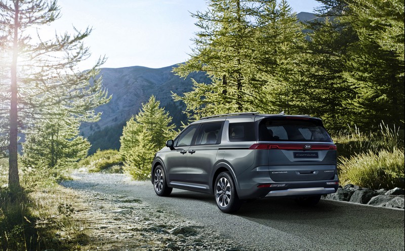 kia sedona 2021 goc canh va vuong vuc hon nham thu hut khach hang tre hinh 4