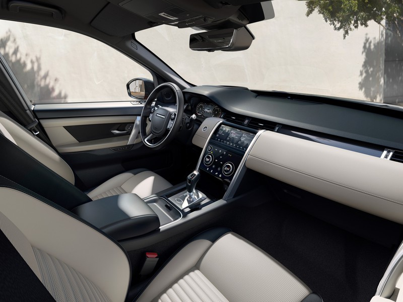 kham pha land rover discovery sport vua ra mat tai viet nam hinh 7