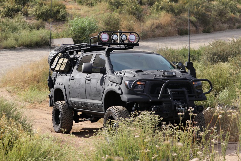 "quai thu" toyota tundra voi goi trang bi trd off-road hinh 2
