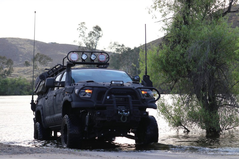 "quai thu" toyota tundra voi goi trang bi trd off-road hinh 3