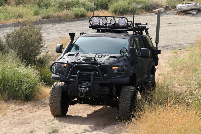 "quai thu" toyota tundra voi goi trang bi trd off-road hinh 5