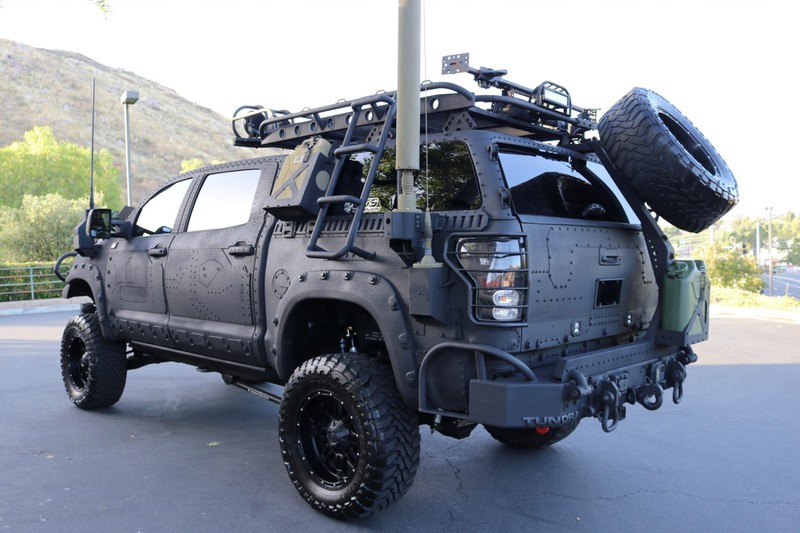 "quai thu" toyota tundra voi goi trang bi trd off-road hinh 8