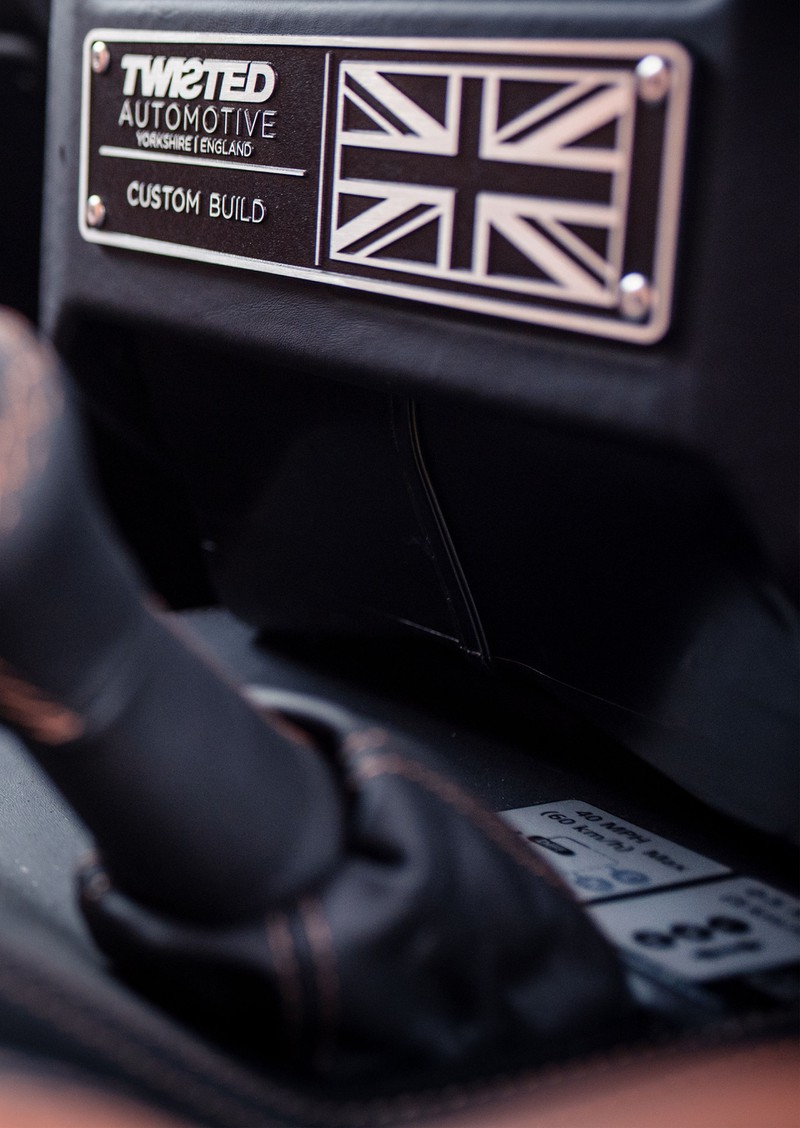 hang do twisted ra mat land rover defender lt1 v8 gia 250.000 usd  hinh 5