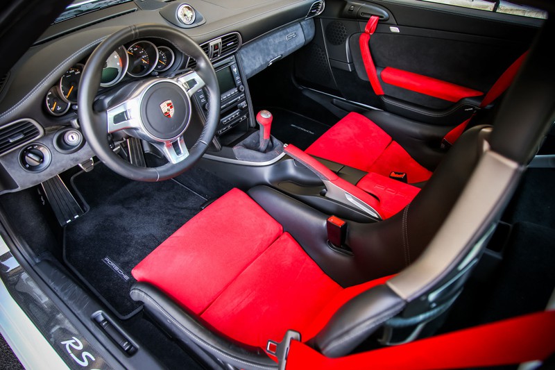 porsche 911 gt3 rs 4.0 ban dac biet duoc ban dau gia. hinh 3
