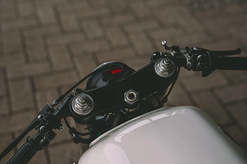 ngam chiec k100rs phong cach retro cua motocrew hinh 6
