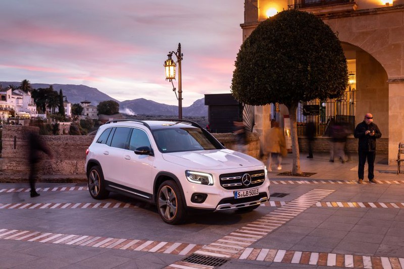 mercedes-benz glb 200 progressive chinh thuc ra mat tai thai lan hinh 1
