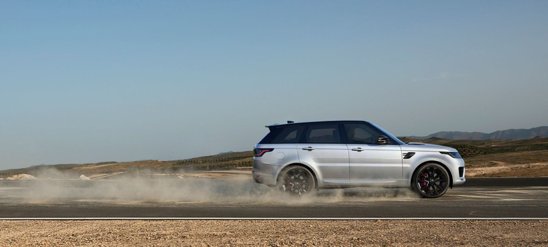 range rover sport lands 2021 phien ban svr carbon hinh 2