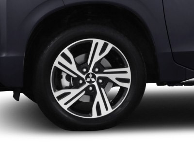 mitsubishi xpander nang cap lo dien tren duong hinh 7