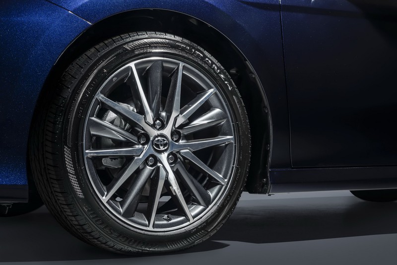 toyota camry 2021 co them phien ban xse hybird hinh 4