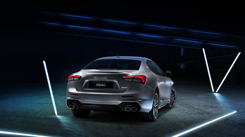 dien kien maserati ghibli hybrid vua duoc ra mat hinh 3