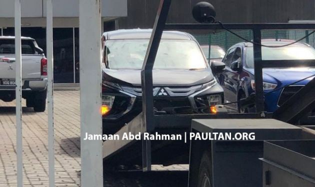 mitsubishi xpander nang cap lo dien tren duong hinh 2