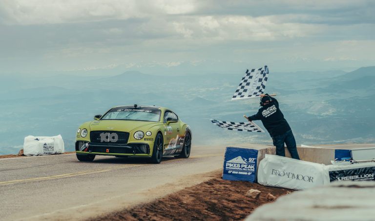 bentley xuat xuong chiec pikes peak continental gt dau tien hinh 2