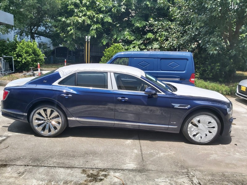 bentley flying spur the he moi dat chan den viet nam, gia tren 30 ty dong hinh 8