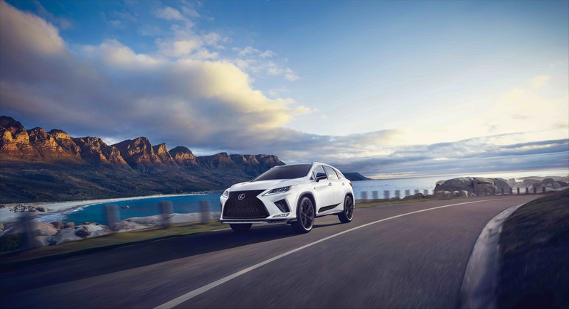 lexus rx 2021 khong thay doi nhieu, them phien ban black line hinh 1