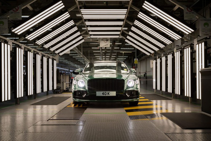 bentley xuat xuong chiec flying spur thu 40.000 hinh 1