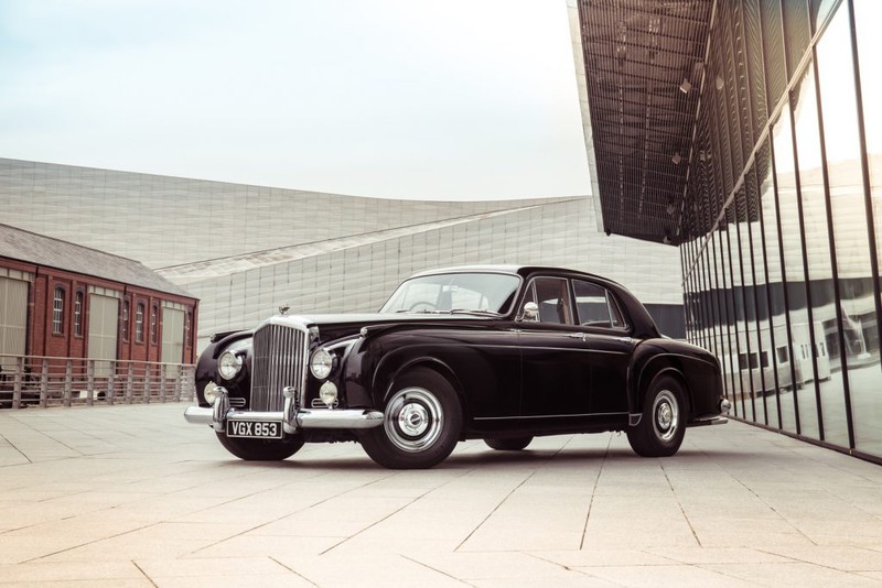 bentley xuat xuong chiec flying spur thu 40.000 hinh 4