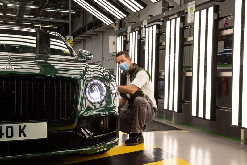 bentley xuat xuong chiec flying spur thu 40.000 hinh 3