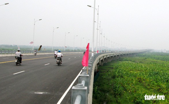 ha noi han che qua cau vinh tuy de sua khe co gian hinh 1