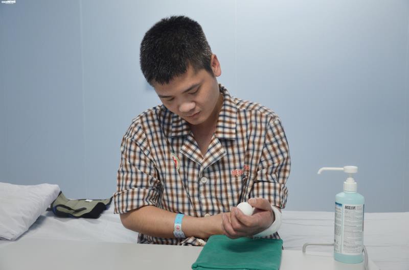 ghep tay tu nguoi cho con song chan dong the gioi va 12 nam tran tro thuc hien hinh 3