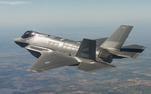 f35 lan dau tha bom luon thong minh jsow hinh 1