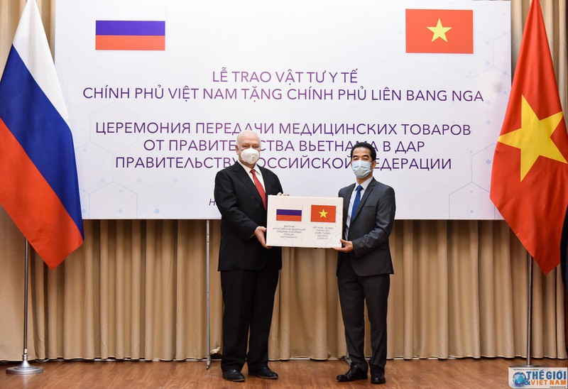 viet nam trao 150.000 khau trang ho tro nga phong chong dich covid-19 hinh 1