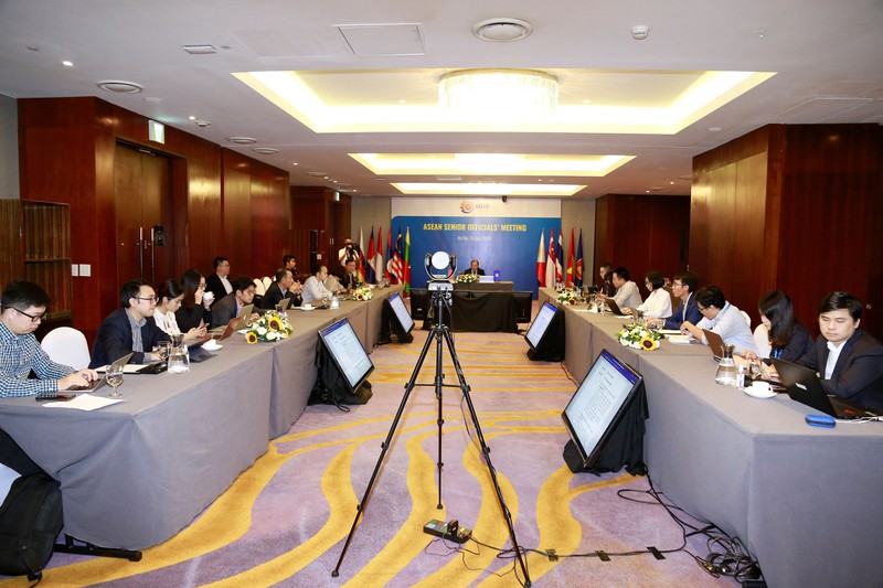 cac quan chuc cao cap asean trao doi ve hop tac phong chong covid-19 hinh 1