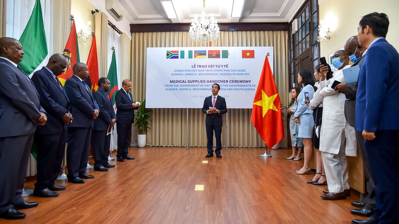 viet nam trao tang vat tu y te ho tro cac nuoc chau phi hinh 2