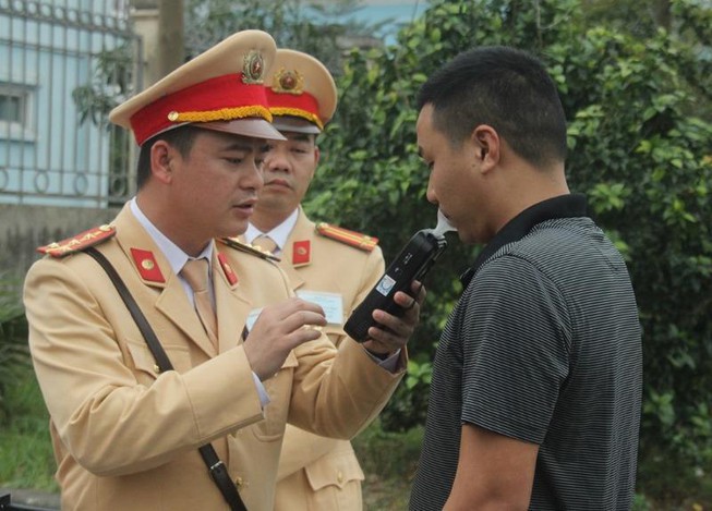 canh sat giao thong xu ly hon 6.000 truong hop vi pham nong do con hinh 1